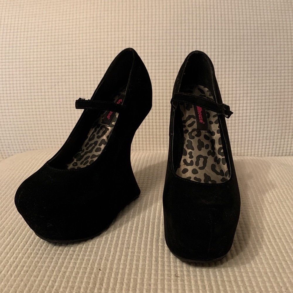 Heel-less Mary Jane platform pumps